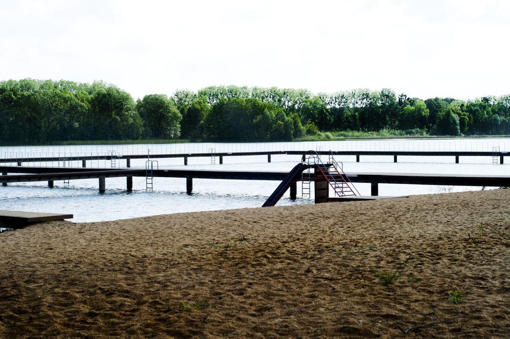 Pensjonat Lido Antonin  Экстерьер фото